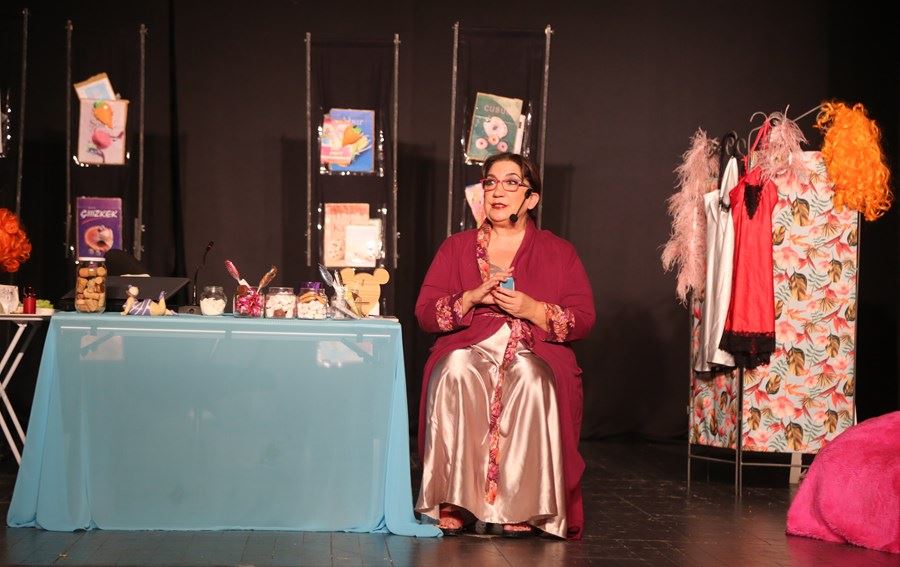 FÜSUN DEMİREL, ‘ŞİŞMAN GÜZELDİR’ İLE MALTEPE’DE SAHNE ALDI