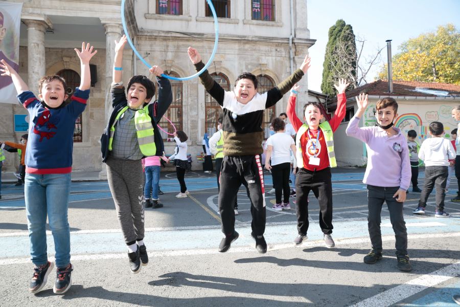 OKUL DIŞARIDA GÜNÜ’NDE  226 BİN ÇOCUK DERSLERİ AÇIK HAVAYA TAŞIDI