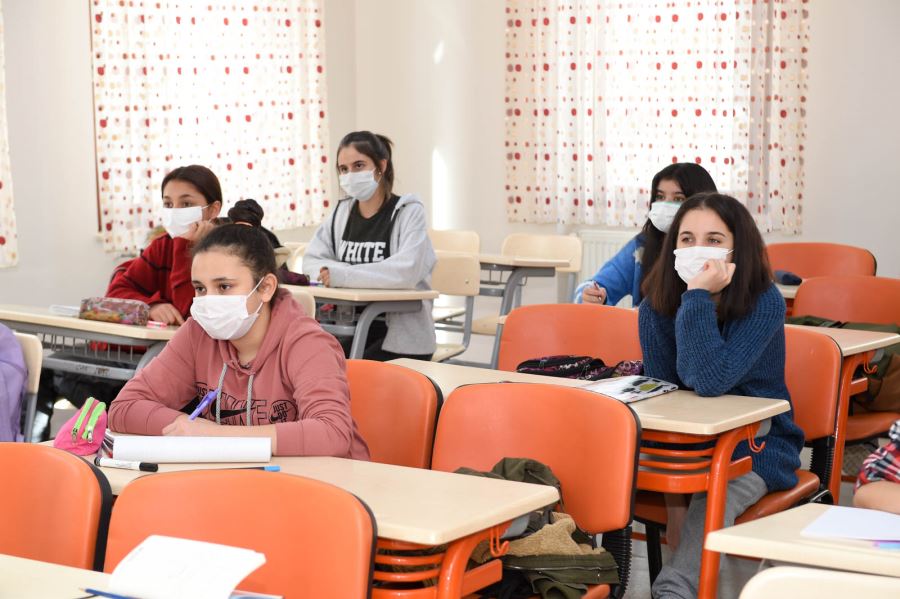 GENÇLİK MERKEZLERİNDE ETÜT SINIFLARI AÇILDI