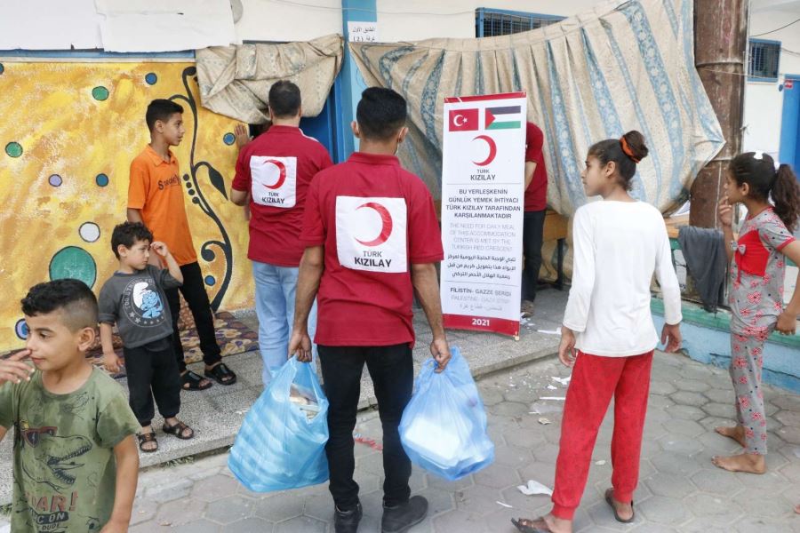 TÜRK KIZILAY FİLİSTİN’DE YARALARI SARIYOR