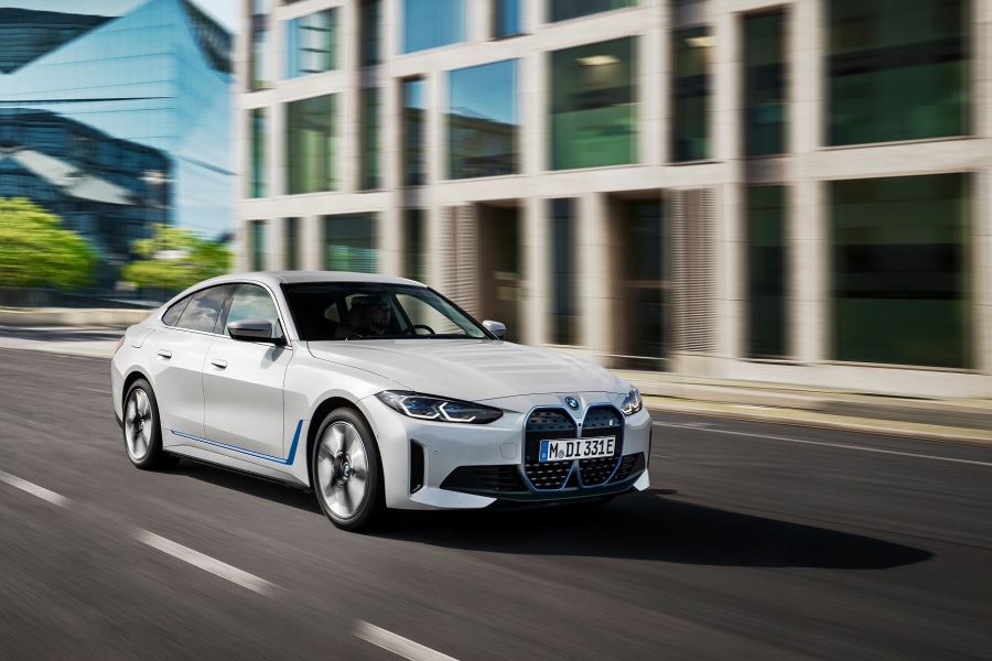 ELEKTRİKLİ İLK GRAN COUPÉ BMW İ4  YOLLARA ÇIKMAYA HAZIR