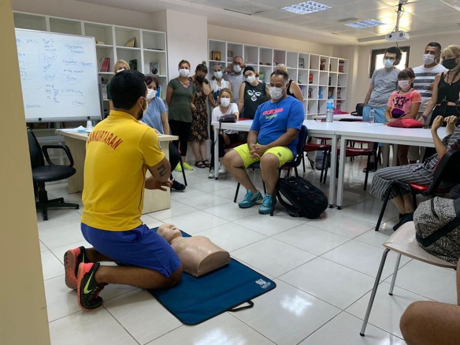 MALTEPE’DE 80 KİŞİYE ÜCRETSİZ CANKURTARAN VE İLKYARDIM EĞİTİMİ