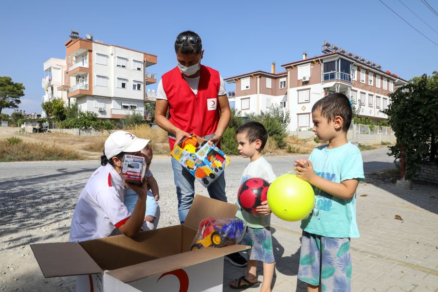 KIZILAY’DAN MANAVGAT’A KÜÇÜKBAŞ HAYVAN YARDIMI