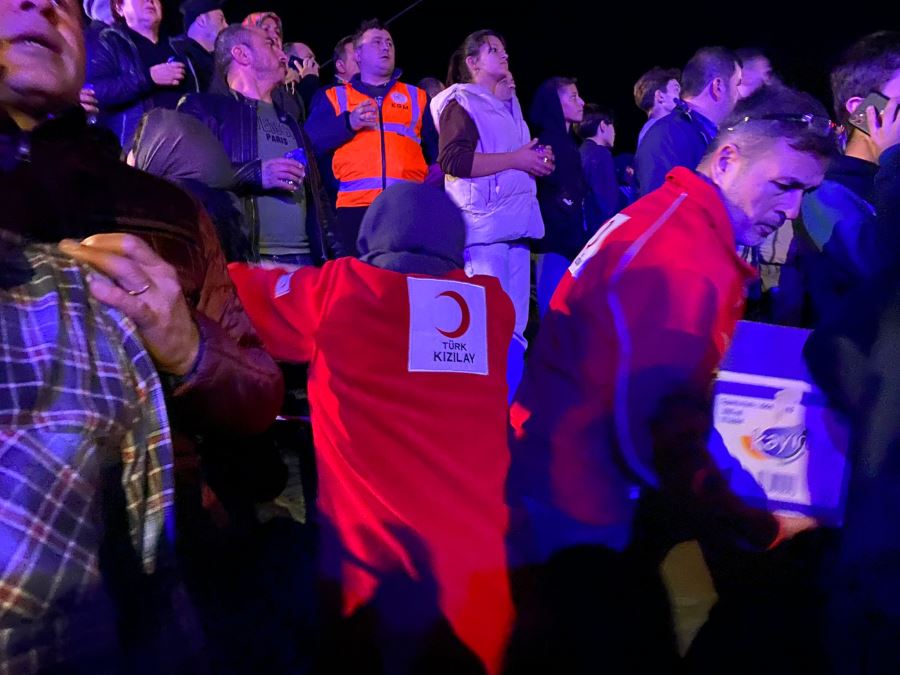 KIZILAY EKİPLERİ AMASRA MADEN OCAĞINDAKİ YARDIM ÇALIŞMALARINA DESTEK VERİYOR