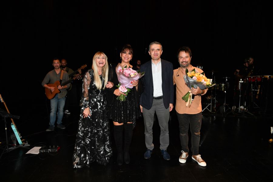 ÜSKÜDAR’DA, 90’LARIN ÜNLÜ İSİMLERİ MÜZİK RÜZGÂRI ESTİRDİ