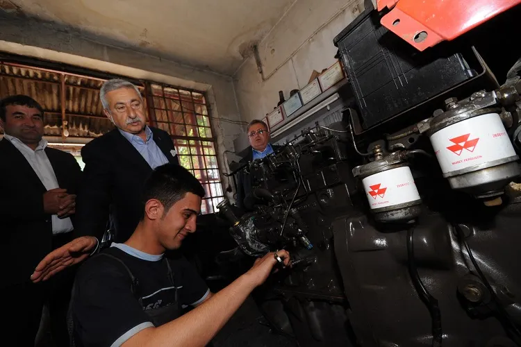 PALANDÖKEN, -“SEKTÖRLERİN GELECEĞİ AÇISINDAN ÇIRAKLIK EĞİTİMİ ÇOK ÖNEMLİ”