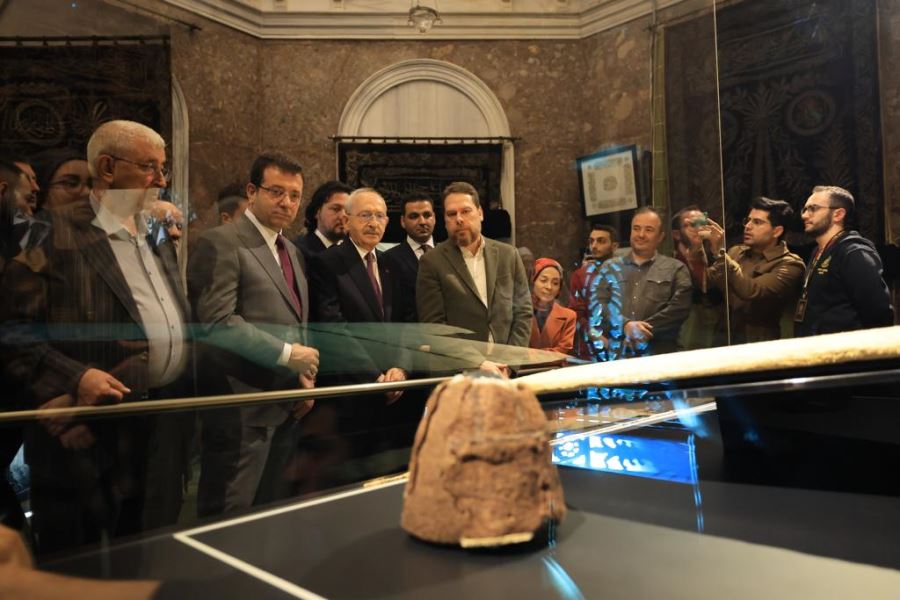 KILIÇDAROĞLU VE İMAMOĞLU’NDAN HIRKA-İ ŞERİF ZİYARETİ