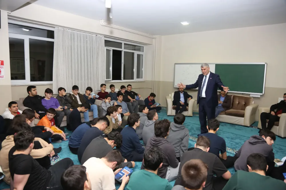 KADEM EKŞİ GENÇLERLE BİR ARAYA GELDİ, PROJELERİNİ ANLATTI