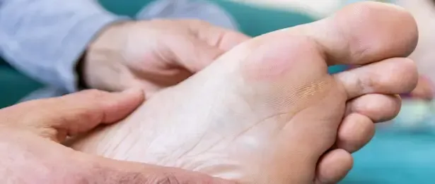 DİYABETİK AYAK HASTALARINA YAZ ÖNERİLERİ                                 