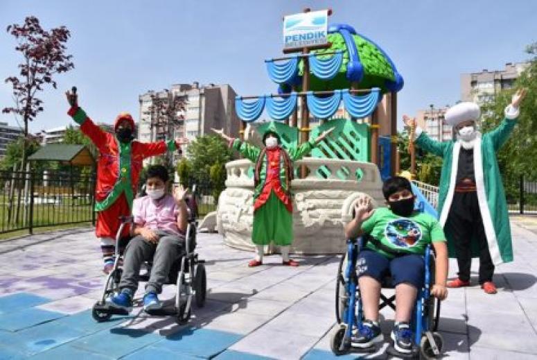 PENDİKTE KORONAVİRÜS SKEÇLERE KONU OLDU